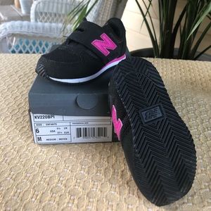 New Balance 220V1 HOOK AND LOOP TODDLER size 6